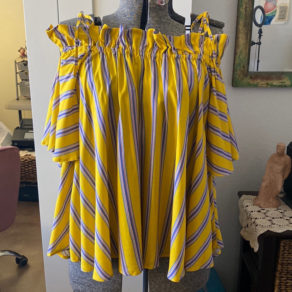NWOT V Cristina Off the Shoulder Top M